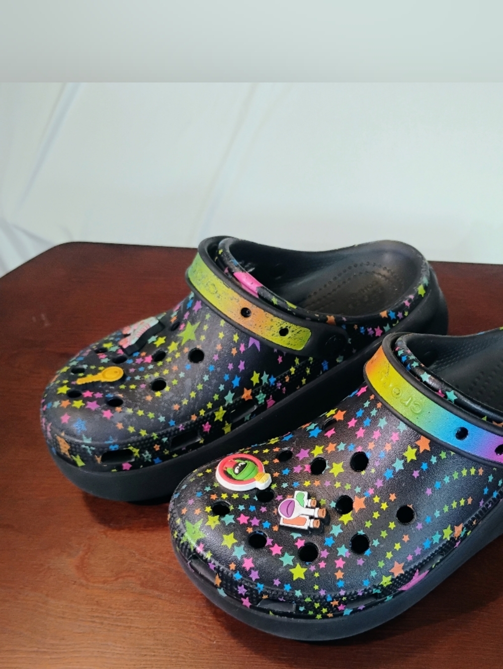 CROCS Black Clog with Multicolor Star Print and Rainbow Strap size J 5
